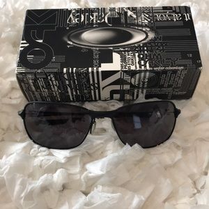 Men’s Oakley sunglasses